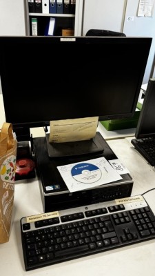 1 PC HP (ohne Festplatte) mit 2 Widescreen-TFT-Monitoren IBM / HP